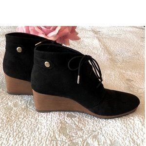 Dr Scholl’s lace-up wedge Chukka booties